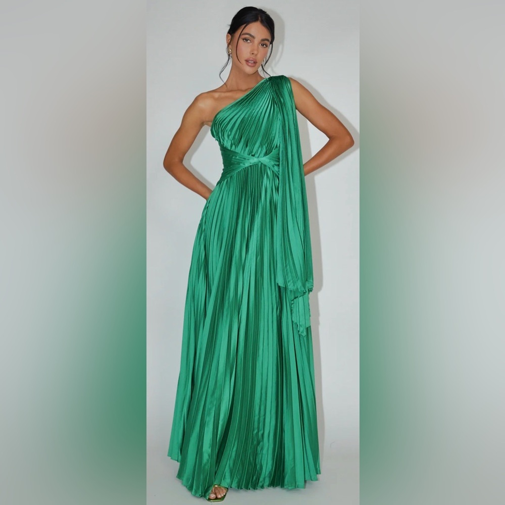 SELFIE LESLIE Kelly Green Maxi Dress